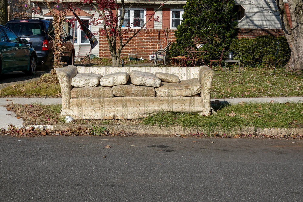 Couch Removal Near Me: Efficient Local Solutions Available