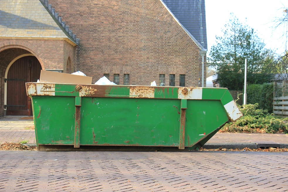 How to Use Your 10-Yard Dumpster Rental in Hazelwood
