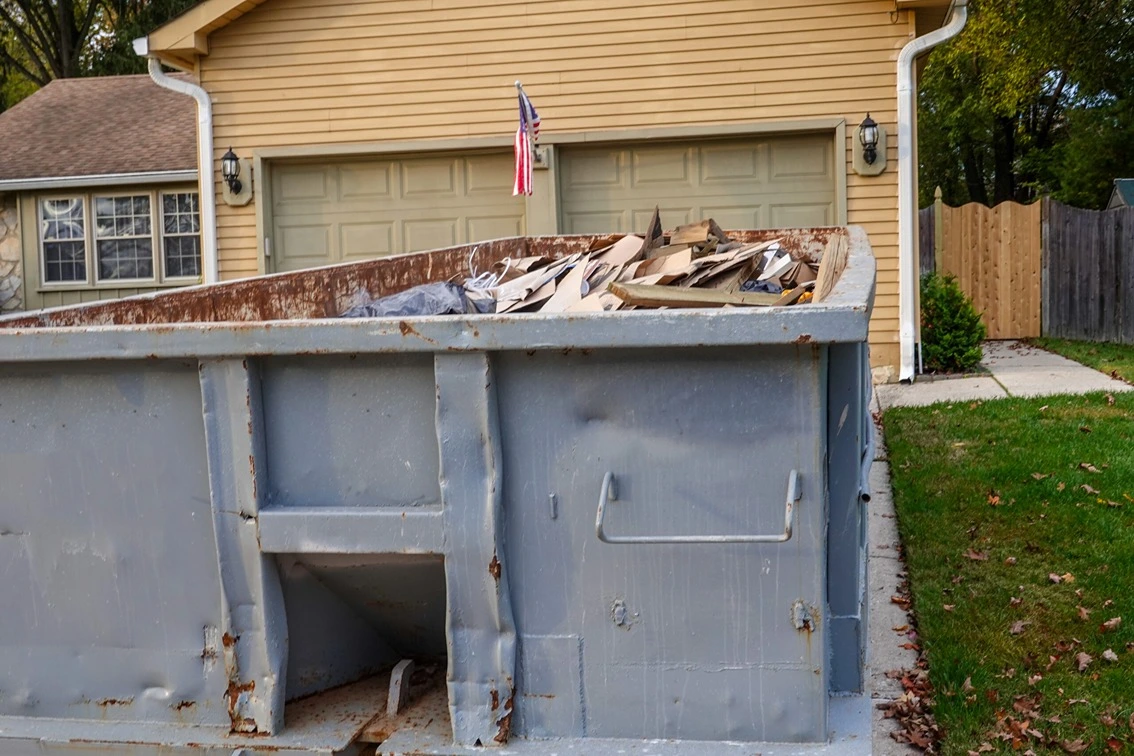 How to Use Your 15-Yard Dumpster Rental in St. Louis